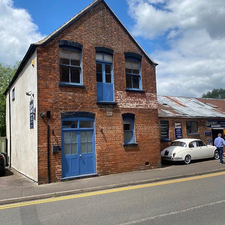 1 Bed River Apartment On The Docks Gloucester Bagian luar foto