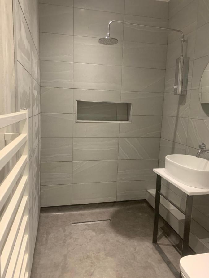 1 Bed River Apartment On The Docks Gloucester Bagian luar foto