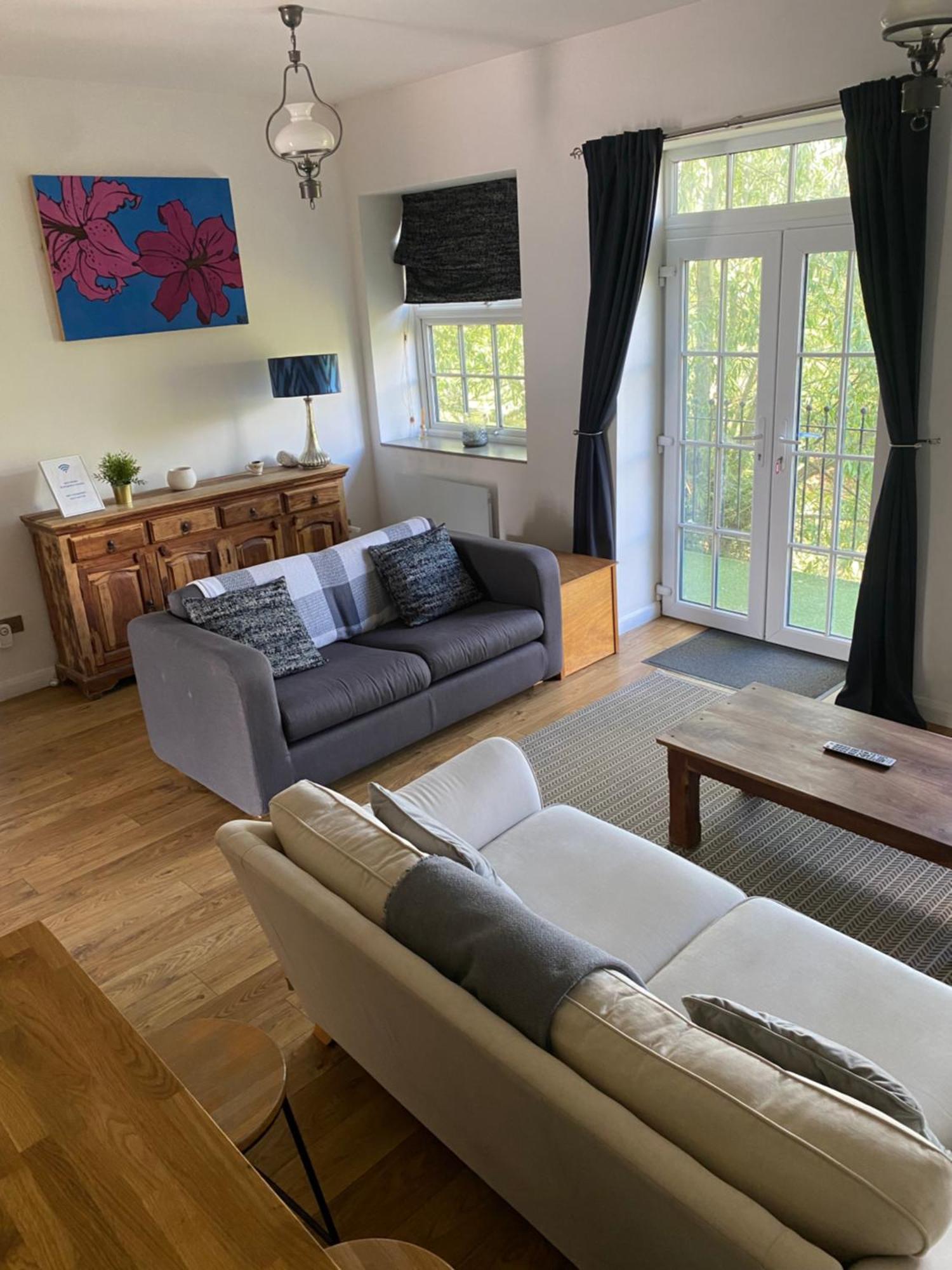 1 Bed River Apartment On The Docks Gloucester Bagian luar foto