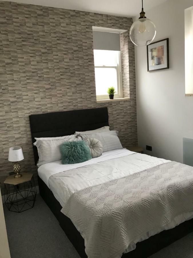 1 Bed River Apartment On The Docks Gloucester Bagian luar foto
